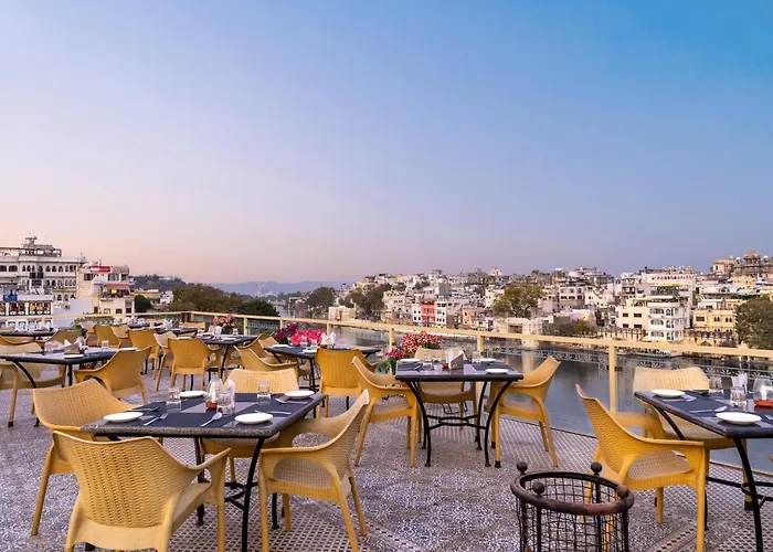Sarovar - Lake Facing Boutique Hotel On Lake Pichola