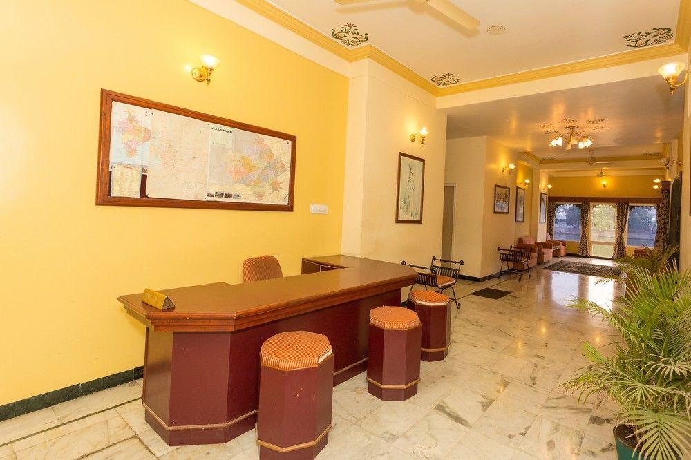 Hotel Sarovar - Facing Boutique On Pichola