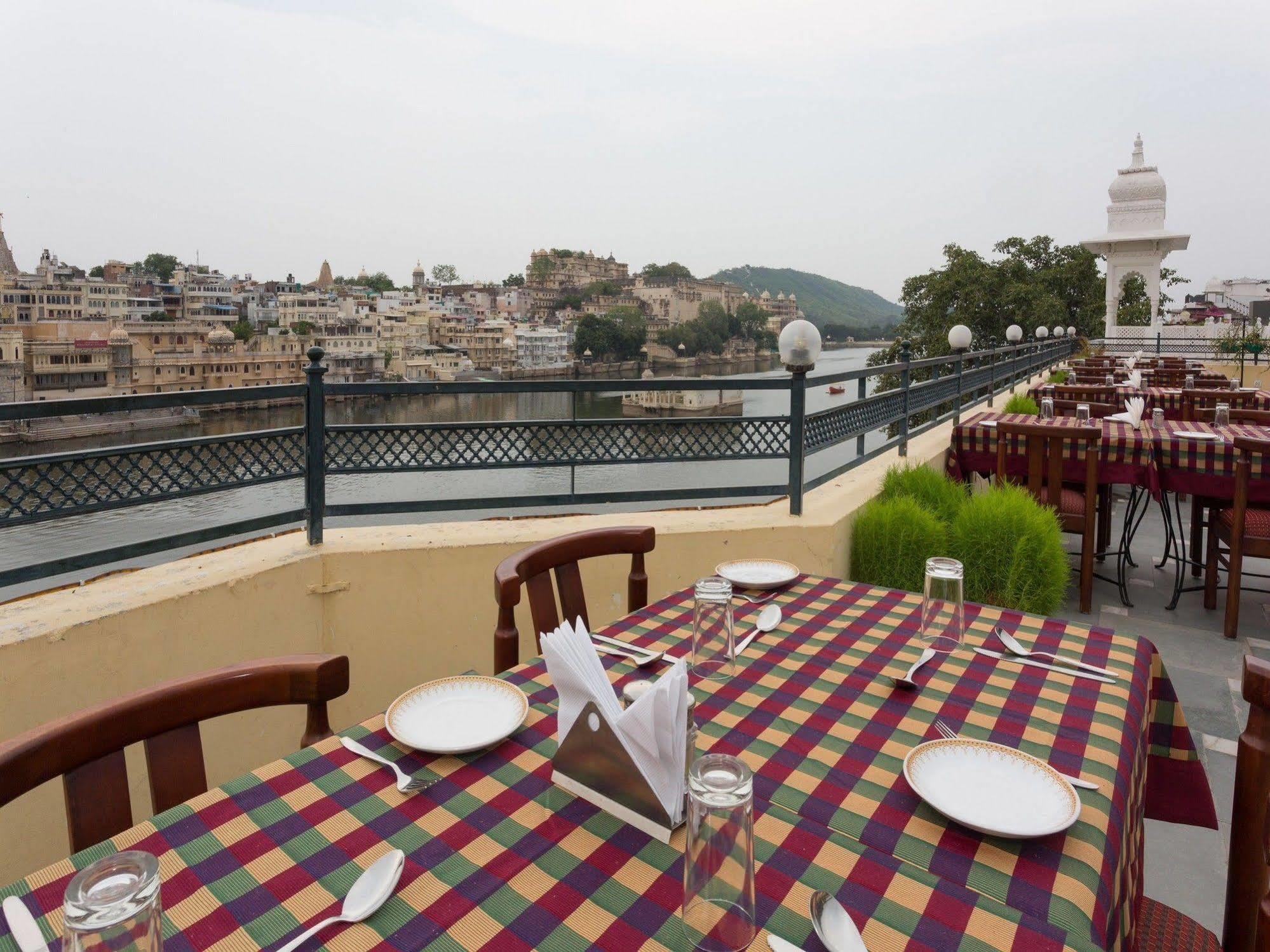 Sarovar - Facing Boutique On Pichola 3*