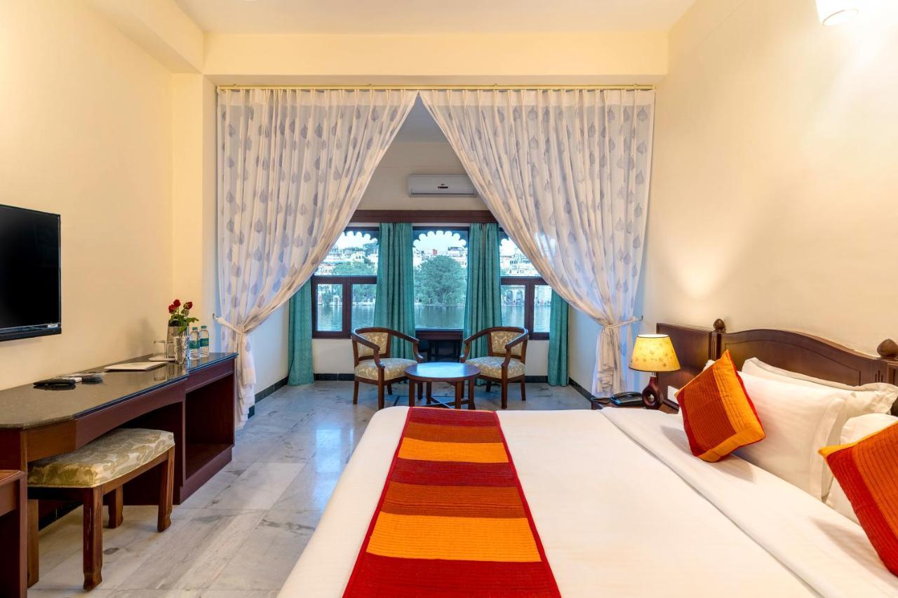 Sarovar - Facing Boutique On Pichola